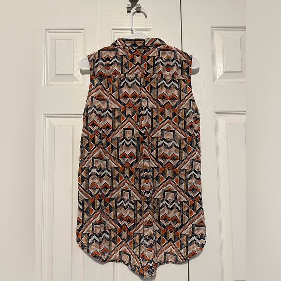 Button-Up Tank Top - Picture 2 of 4